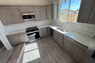 827 E 33rd St, Tucson, AZ 85713 - Photo 3