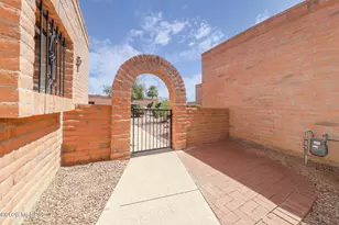 8563 N Candlewood Loop, Tucson, AZ 85704 - Photo 9