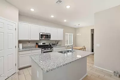 8855 E Abrams Loop, Tucson, AZ 85710 - Photo 9