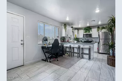 2225 S Hemlock Stravenue, Tucson, AZ 85713 - Photo 1