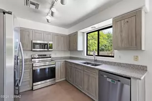 10811 E Limberbush Pl, Tucson, AZ 85748 - Photo 9