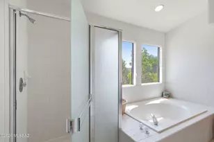 10060 N Pitchingwedge Ln, Tucson, AZ 85737 - Photo 11