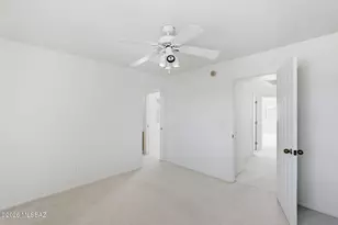 10060 N Pitchingwedge Ln, Tucson, AZ 85737 - Photo 17