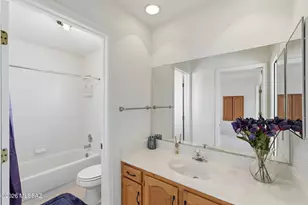 10060 N Pitchingwedge Ln, Tucson, AZ 85737 - Photo 15