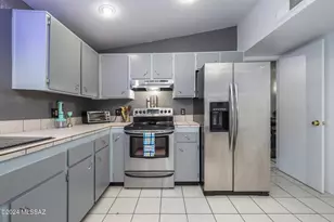9789 E Burnett St, Tucson, AZ 85730 - Photo 5