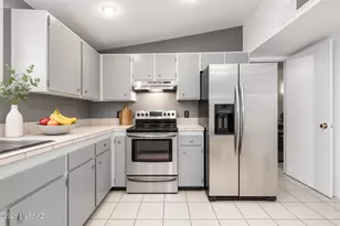 9789 E Burnett St, Tucson, AZ 85730 - Photo 7
