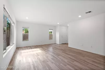1008 E Descent Street, Tucson, AZ 85719 - Photo 7