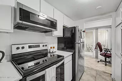 1620 N Wilmot Road #UNIT E141, Tucson, AZ 85712 - Photo 9