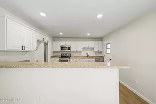 901 W Schafer Dr, Tucson, AZ 85705 - Photo 3