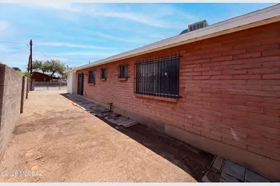 402 W District Street, Tucson, AZ 85714 - Photo 5