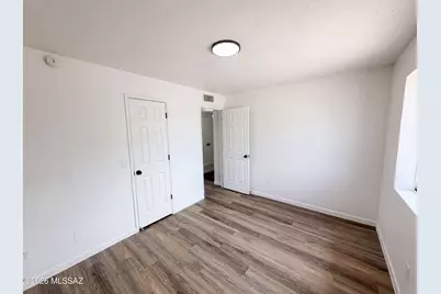 402 W District Street, Tucson, AZ 85714 - Photo 9