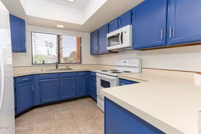 991 W Rio Hondo, Green Valley, AZ 85614 - Photo 5