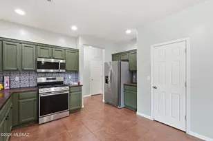 835 W Vuelta Granadina, Sahuarita, AZ 85629 - Photo 9