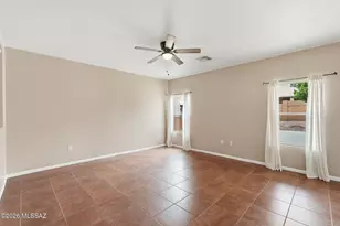 835 W Vuelta Granadina, Sahuarita, AZ 85629 - Photo 3