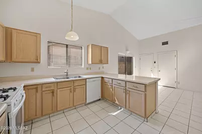 8001 S Carbury Way, Tucson, AZ 85747 - Photo 9