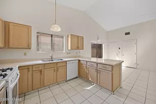 8001 S Carbury Way, Tucson, AZ 85747 - Photo 9
