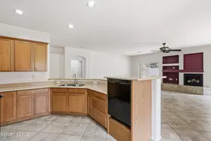 103 E Calle del Capullo, Green Valley, AZ 85614 - Photo 13