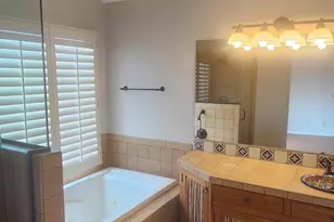 71 E Windhill Dr, Tucson, AZ 85737 - Photo 9