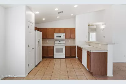 8435 E Bowline Road, Tucson, AZ 85710 - Photo 7