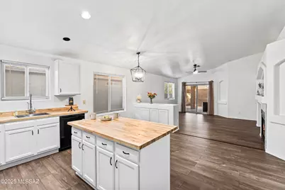 8806 E Mountain Spring Drive, Tucson, AZ 85747 - Photo 7