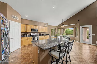 12410 N Echo Valley Drive, Oro Valley, AZ 85755 - Photo 11