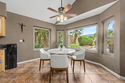 12410 N Echo Valley Drive, Oro Valley, AZ 85755 - Photo 9