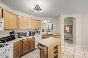 9821 E Spanish Flower Ct, Tucson, AZ 85748 - Photo 7