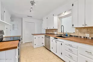 933 N Columbus Blvd, Tucson, AZ 85711 - Photo 9