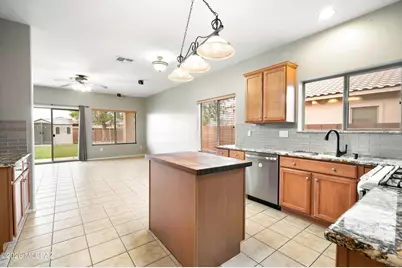 11862 W Fontenelle Drive, Marana, AZ 85653 - Photo 11