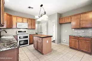 11862 W Fontenelle Dr, Marana, AZ 85653 - Photo 9