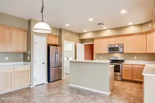 8371 N Amber Burst Dr, Tucson, AZ 85743 - Photo 3