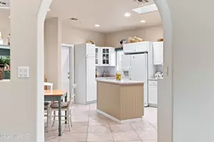 601 W Links Ln, Green Valley, AZ 85614 - Photo 9