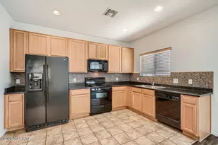 8437 W Green Kingfisher Ln, Tucson, AZ 85757 - Photo 5