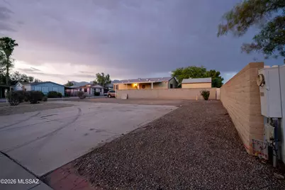 1743 W Seabrooke Drive #43, Tucson, AZ 85705 - Photo 5