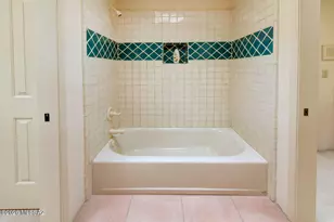 8865 E Honeybear Pl, Tucson, AZ 85749 - Photo 17