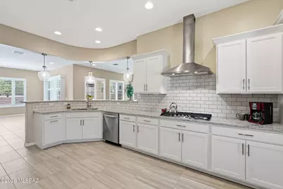 732 E Romsdalen Road, Oro Valley, AZ 85755 - Photo 13