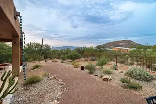 887 S Castar Dr, Tucson, AZ 85745 - Photo 9