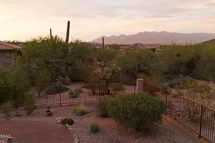 887 S Castar Dr, Tucson, AZ 85745 - Photo 9