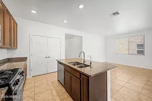 7803 S Sugarbend Dr, Tucson, AZ 85757 - Photo 5