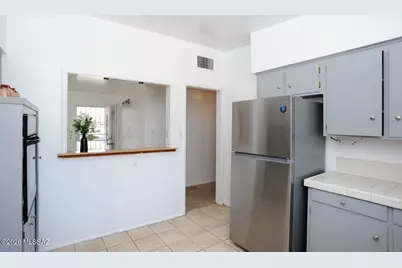 5743 E 10th Street, Tucson, AZ 85711 - Photo 7