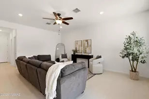 10473 W Kerrigan Ln, Marana, AZ 85653 - Photo 9