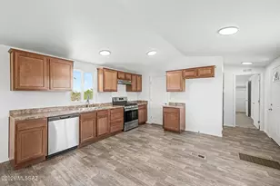 10325 S Brandywine Ln, Tucson, AZ 85736 - Photo 7