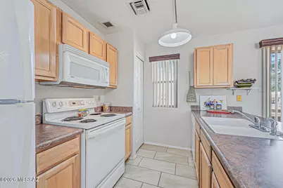 920 W Calle De La Pelotita, Green Valley, AZ 85614 - Photo 17