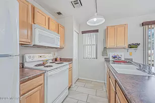 920 W Calle De La Pelotita, Green Valley, AZ 85614 - Photo 17