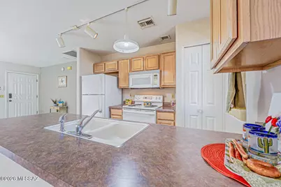 920 W Calle De La Pelotita, Green Valley, AZ 85614 - Photo 15