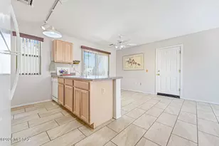920 W Calle De La Pelotita, Green Valley, AZ 85614 - Photo 11