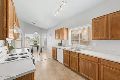 7932 N Panamint Drive, Tucson, AZ 85743 - Photo 11