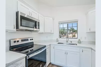 8065 N Surprise Drive, Tucson, AZ 85743 - Photo 5
