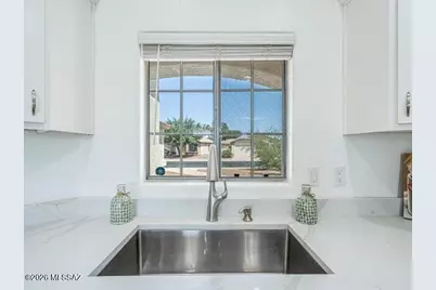 8065 N Surprise Drive, Tucson, AZ 85743 - Photo 7