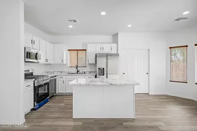 7806 S Hidden Places Loop, Tucson, AZ 85756 - Photo 11